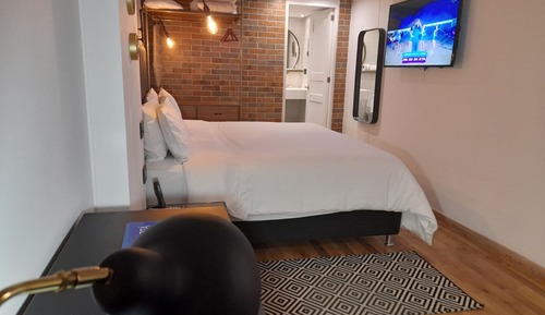 1 King Bed