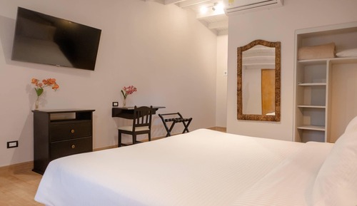 Executive Room, 1 King Bed, Non Smoking