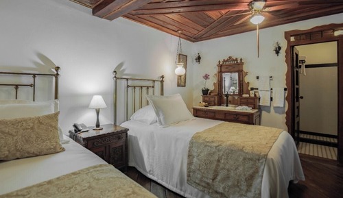 Junior Room, Garden View