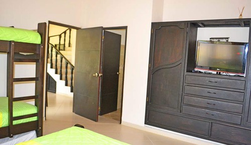 Family House, 3 Bedrooms (15 people)