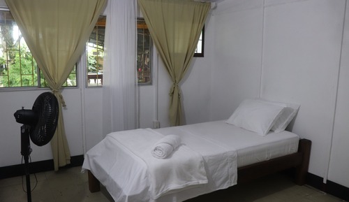 Basic Single Room, 2 Twin Beds, Kitchenette