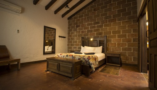 Luxury Apartment, 4 Bedrooms, Jetted Tub, Courtyard Area (Cielo)