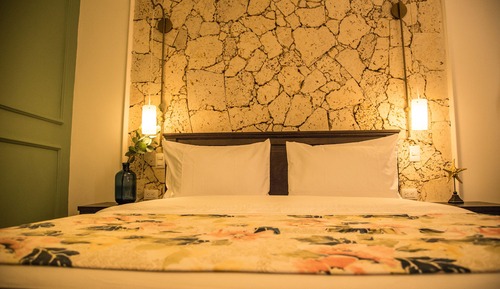 Room (Republicana)