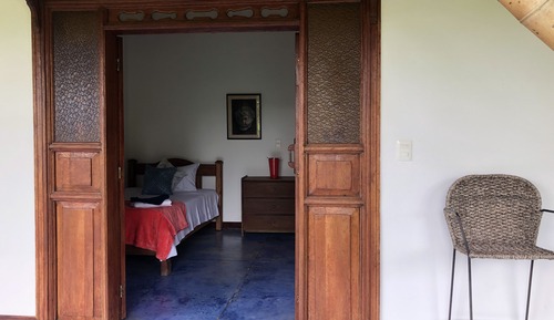 Comfort Room (H6)