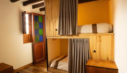 Deluxe Shared Dormitory, Women only