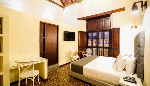 Deluxe Room, 1 King Bed, Non Smoking, Balcony