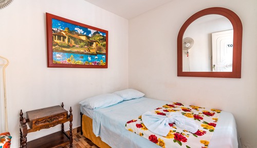 Single Room, Shared Bathroom (Fan)