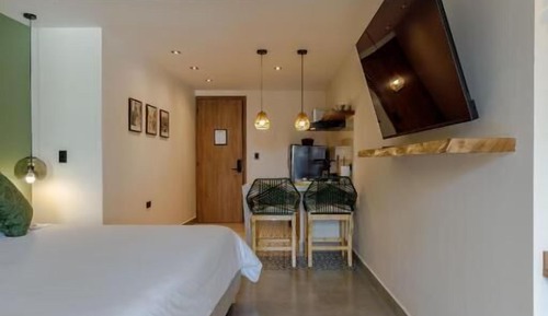 Studio, 1 King Bed, Balcony