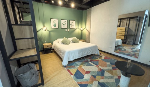 Standard Room (403)