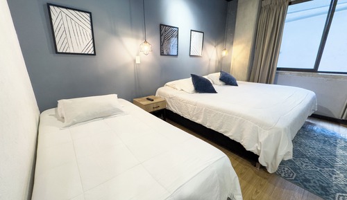 Standard Room (404)