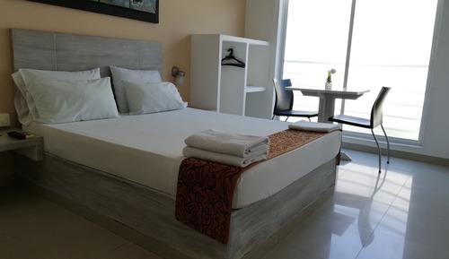 Comfort Room, 1 Double Bed, Non Smoking, City View