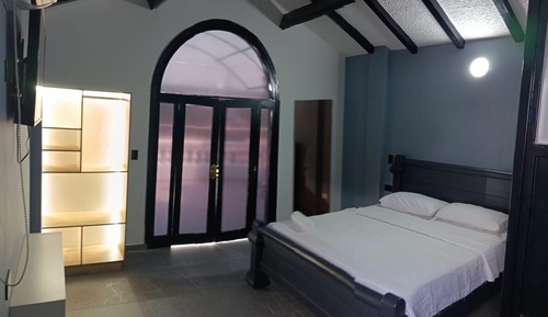 Room, Balcony