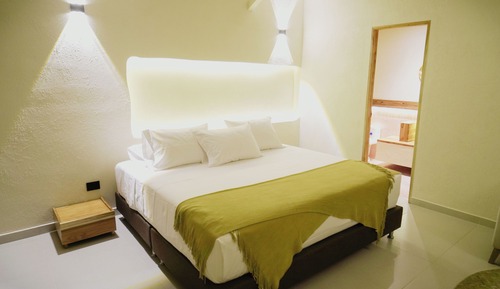 Deluxe Studio Suite