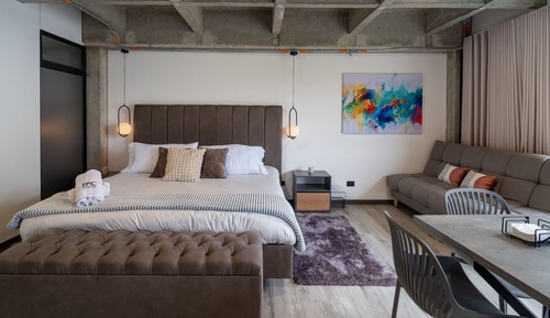 Deluxe Apartment