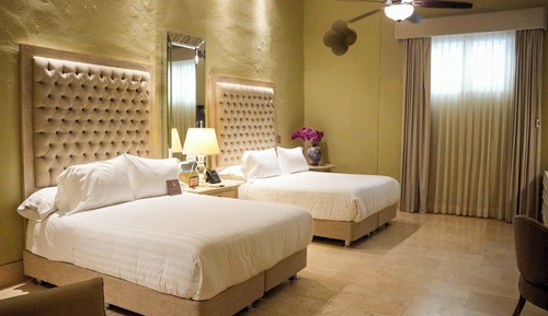 Colonial Standard Twin 2 Queen Beds