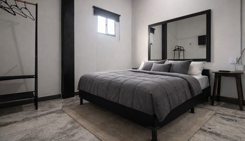 Double Room, Internal window