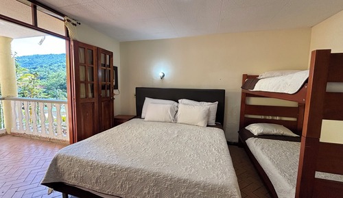 Deluxe Quadruple Room