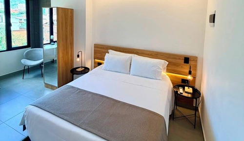 Deluxe Suite, City View