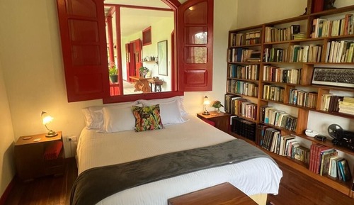 Motmot MAIN HOUSE with private bathroom, garden view