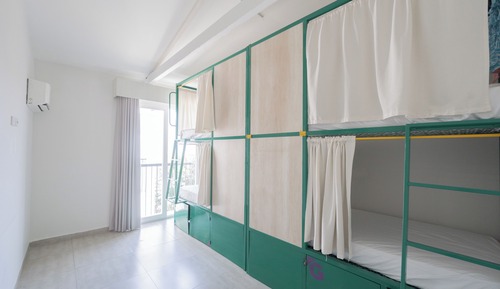 Shared Dormitory, Private Bathroom