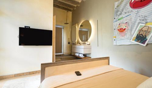 Deluxe Queen Room