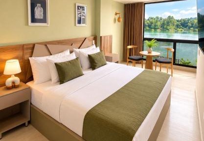 Suite with Lake View