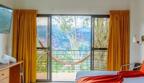 Standard Twin Room with Mountain View