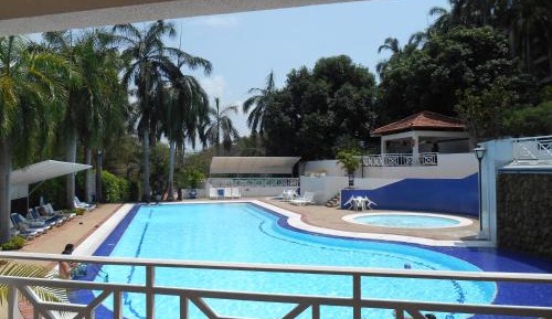 Apartment with Pool View 