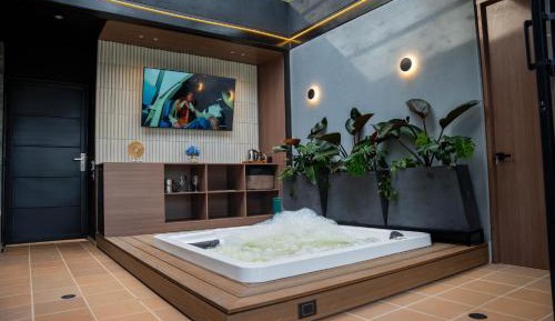 Deluxe Family Room
