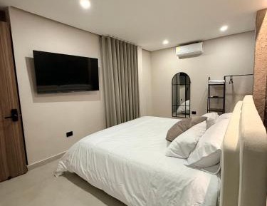 King Suite with Pool View