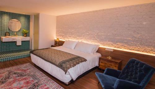 Deluxe King Suite