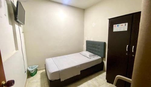 Single Room with Shared Bathroom