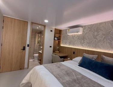 Standard Double Suite