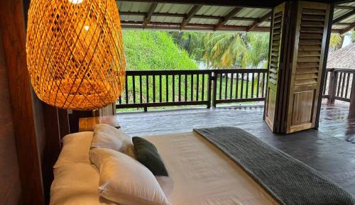 Deluxe Double Room with Side Sea View