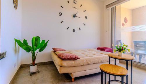 One-Bedroom Apartment with Sea View and Balcony