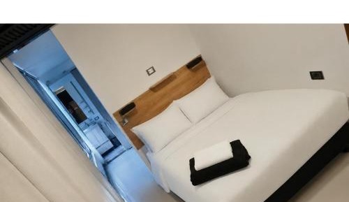 Deluxe Double Room (2 Adults + 1 Child)