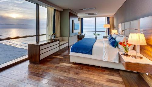 Grand King Suite with Ocean View