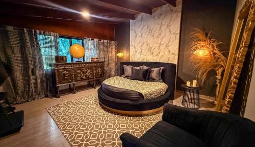 Standard Double Room with Shared Bathroom