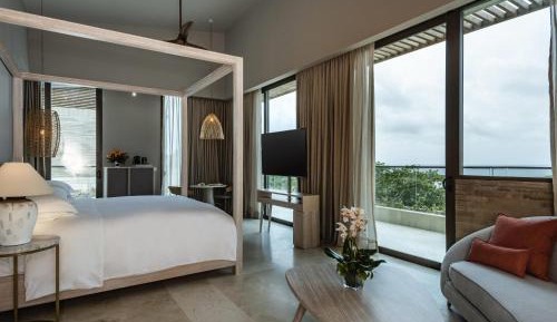 Emerald Ocean King Suite with Hot Tub