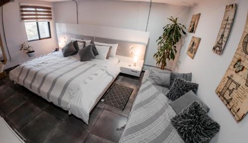 Deluxe Suite with Spa Bath