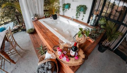 Deluxe Suite with Spa Bath