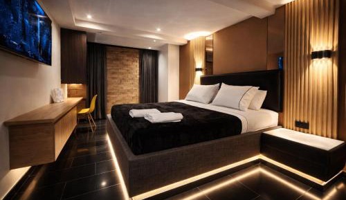 Deluxe Queen Suite