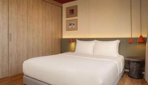Standard Queen Room with City View