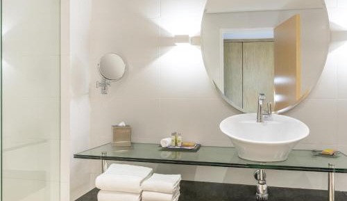 Executive Queen Room with City View