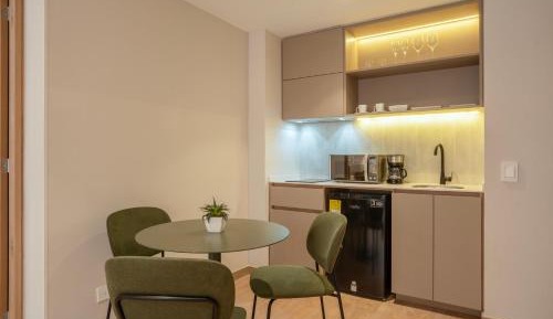 Deluxe One-Bedroom Apartment