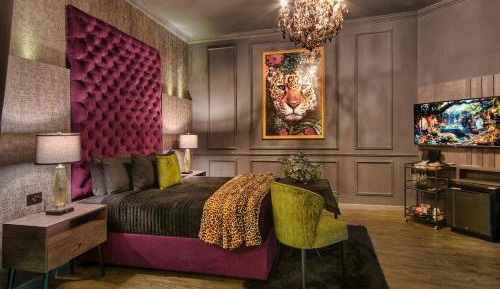 Deluxe Suite with Spa Bath