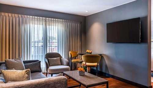 Junior Suite with King Bed and Sofa Bed 