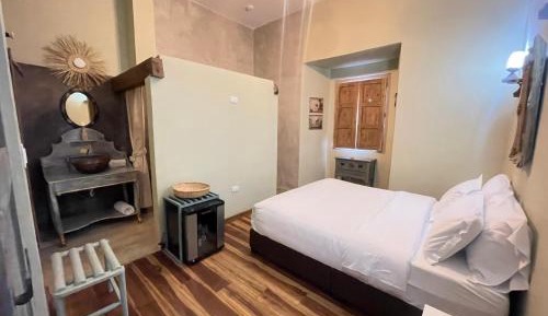 Standard Queen Room