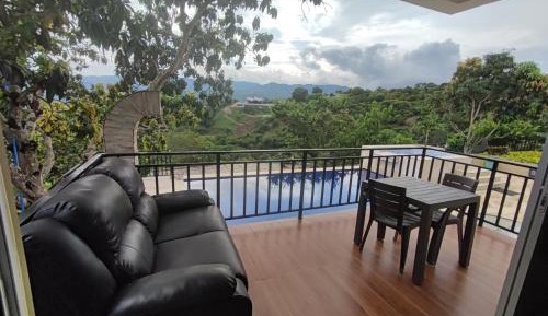 Deluxe King Suite