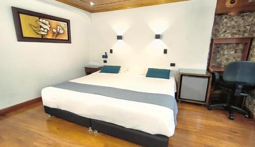 Standard Queen Room